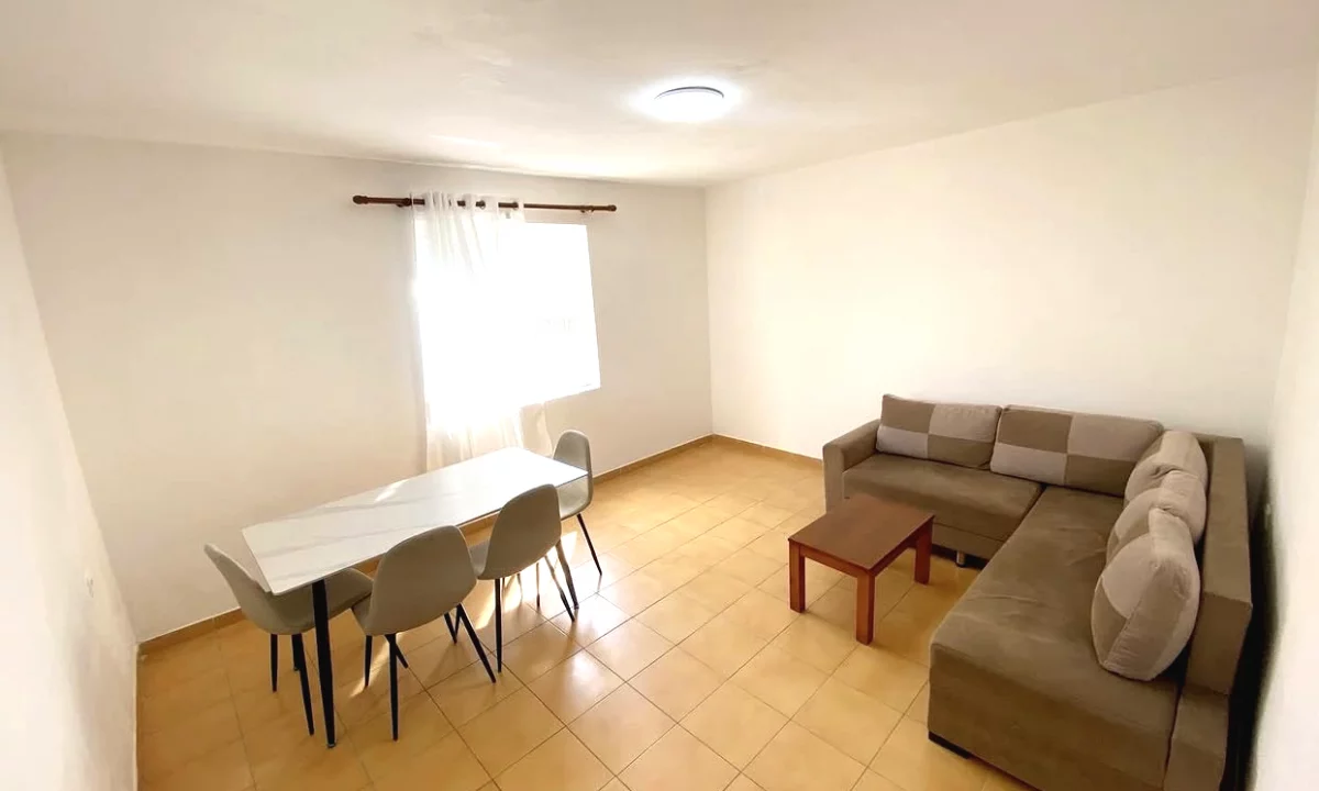 Shtepi me qera Shtepi Private ne Tirane, 1+1, Mobilimi E mobiluar, Pagesa 30,000  Leke.