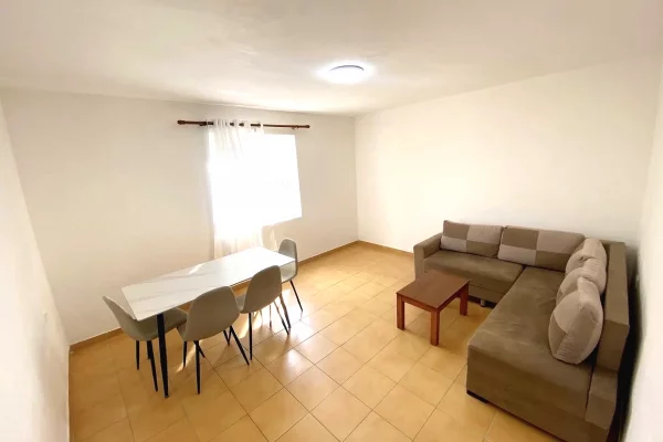 Shtepi me qera Shtepi Private ne Tirane, 1+1, Mobilimi E mobiluar, Pagesa 30,000  Leke.