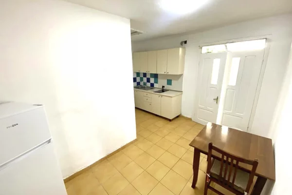 Shtepi me qera Shtepi Private ne Tirane, 1+1, Mobilimi E mobiluar, Pagesa 30,000  Leke.