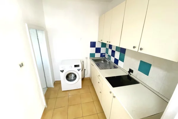 Shtepi me qera Shtepi Private ne Tirane, 1+1, Mobilimi E mobiluar, Pagesa 30,000  Leke.