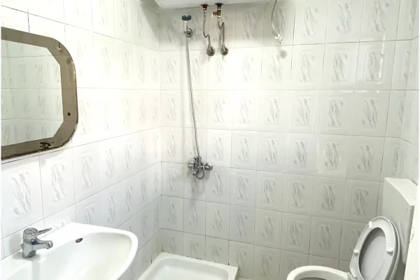 Shtepi me qera Shtepi Private ne Tirane, 1+1, Mobilimi E mobiluar, Pagesa 30,000  Leke.