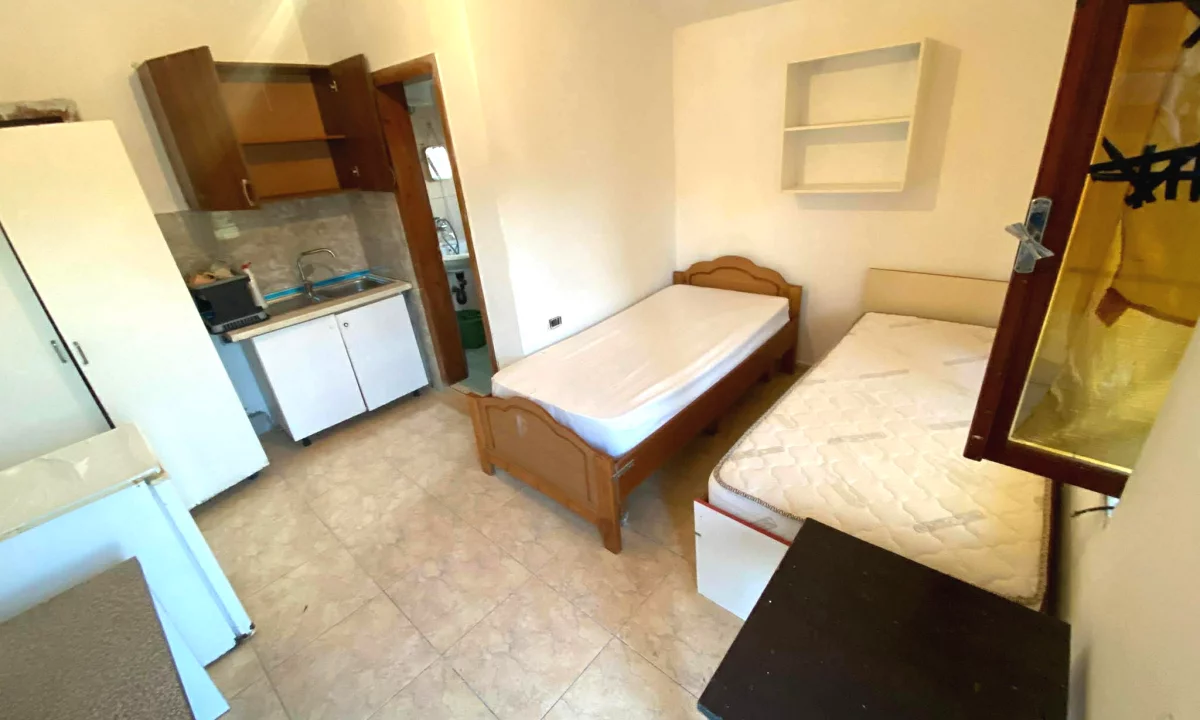 Shtepi me qera Shtepi Private ne Tirane, Garsoniere, Mobilimi E mobiluar, Pagesa 180  Euro.