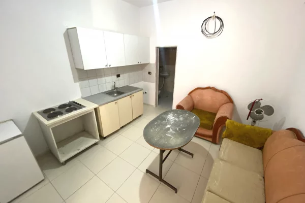Shtepi me qera Shtepi Private ne Tirane, Garsoniere, Mobilimi E mobiluar, Pagesa 22,000  Leke.