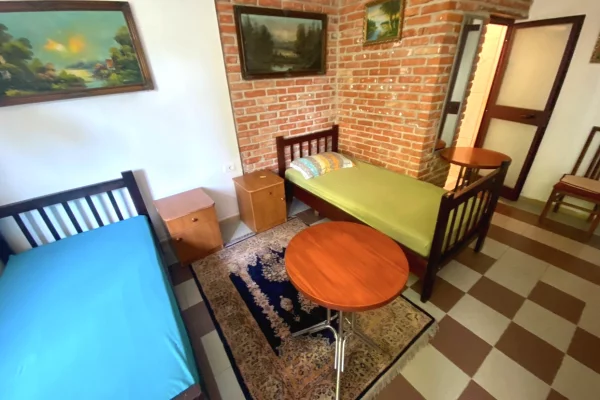 🏠 Jepet Garsoniere me Qera