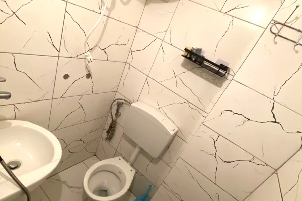 Shtepi me qera Shtepi Private ne Tirane, Garsoniere, Mobilimi E mobiluar, Pagesa 20,000  Leke.