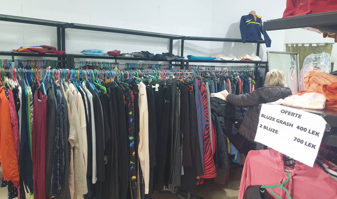 Shitet biznes rrobash te perdorura