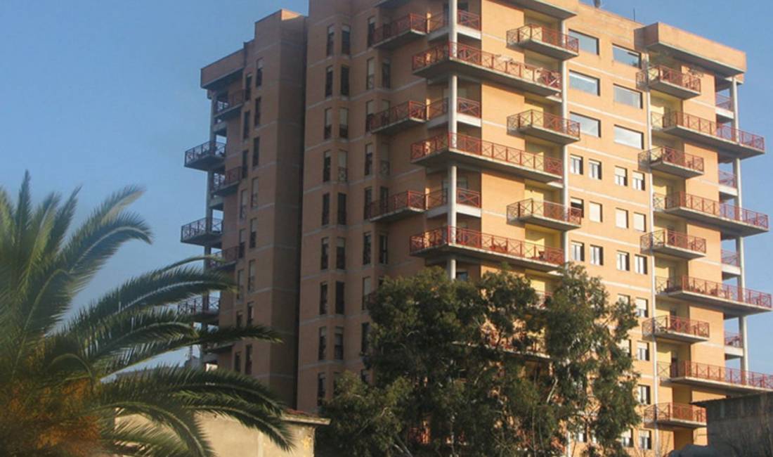 SHESIM AMBJENT KOMERCIAL NE QENDER. CMIMI 150000 EURO I DISKUTUESHEM