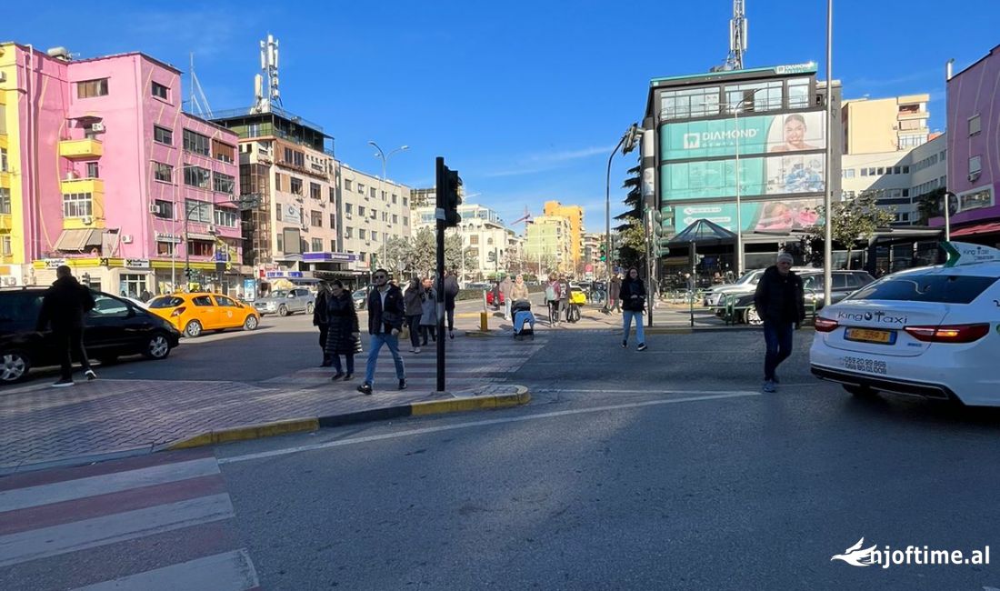 shitet dyqan buze rruge ne 21-sh kati 0 