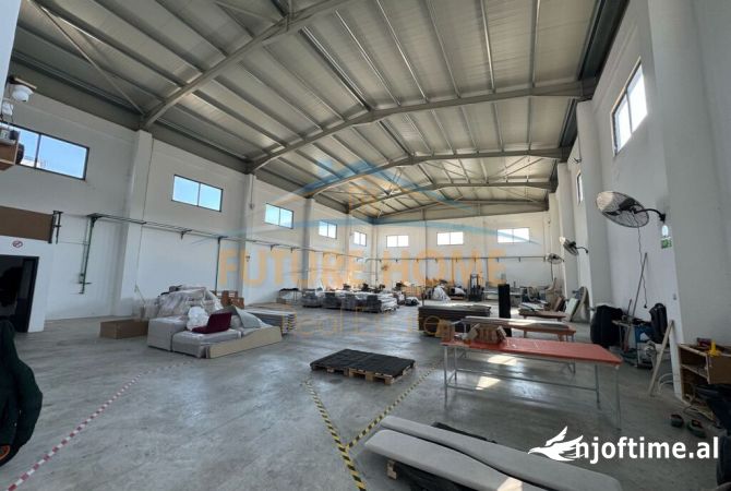 Ambiente Commerciale in Affitto 4+1 a Tirana - 3,000 Euro