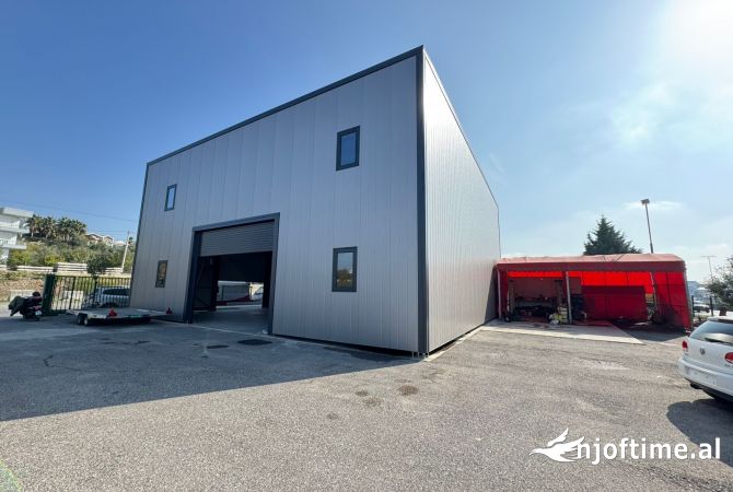 Ambiente Commerciale in Affitto 4+1 a Tirana - 2,200 Euro