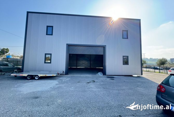 Ambiente Commerciale in Affitto 4+1 a Tirana - 2,200 Euro