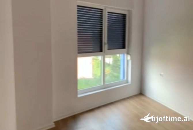 Ambiente Commerciale in Affitto 3+1 a Tirana - 250 Euro