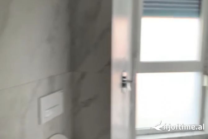 Ambiente Commerciale in Affitto 3+1 a Tirana - 250 Euro