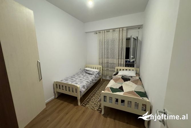 Shtepi me qera Apartament ne Tirane, 2+1, Mobilimi E mobiluar, Pagesa 450  Euro.