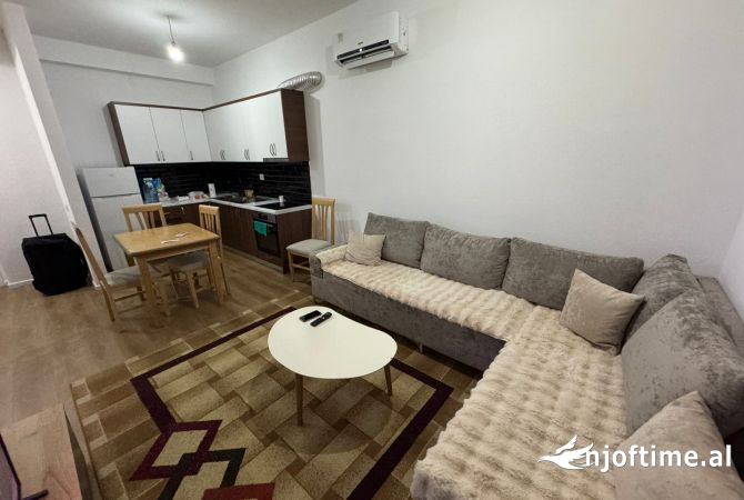Shtepi me qera Apartament ne Tirane, 2+1, Mobilimi E mobiluar, Pagesa 450  Euro.