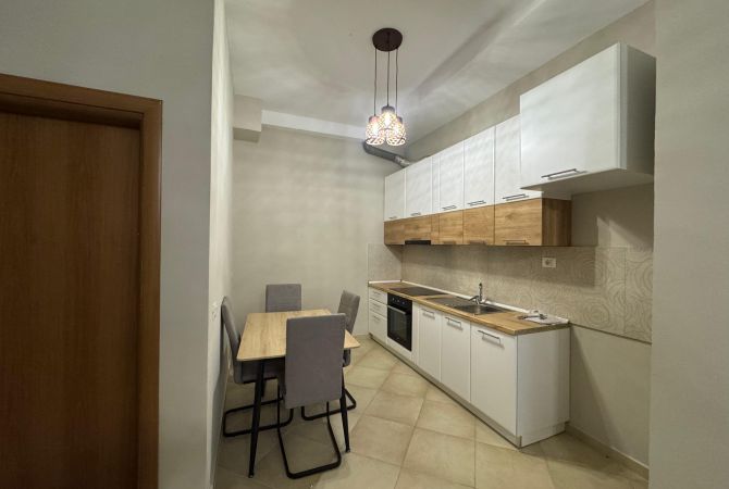Shtepi me qera Apartament ne Tirane, 2+1, Mobilimi E mobiluar, Pagesa 350  Euro.