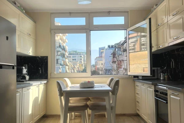 Shtepi ne shitje Apartament ne Tirane, 2+1, Mobilimi E mobiluar, Pagesa 25,000,000  Leke.