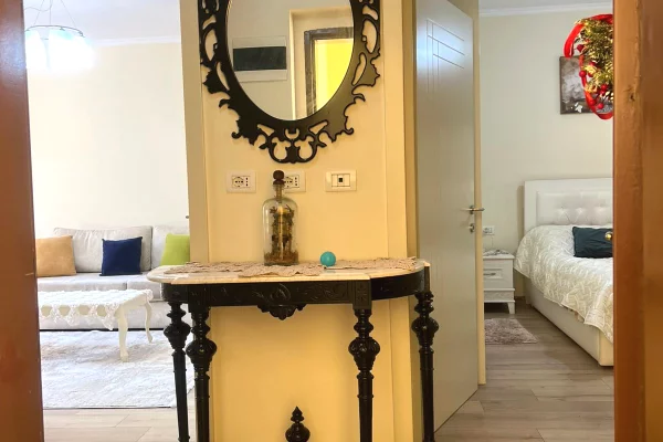 Shtepi ne shitje Apartament ne Tirane, 2+1, Mobilimi E mobiluar, Pagesa 25,000,000  Leke.