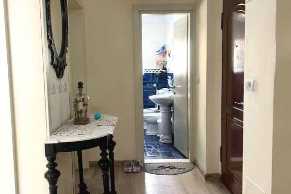 Shtepi ne shitje Apartament ne Tirane, 2+1, Mobilimi E mobiluar, Pagesa 25,000,000  Leke.