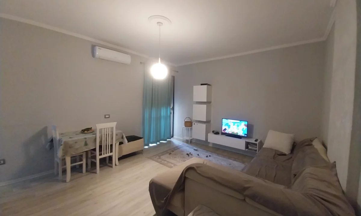 Shtepi ne shitje Apartament ne Tirane, 1+1, Mobilimi E mobiluar, Pagesa 10,800,000  Leke.