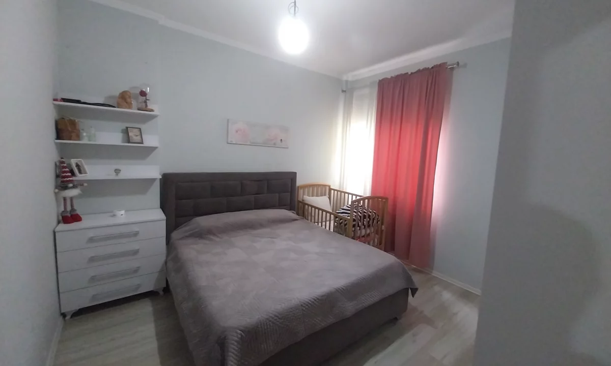 Shtepi ne shitje Apartament ne Tirane, 1+1, Mobilimi E mobiluar, Pagesa 10,800,000  Leke.