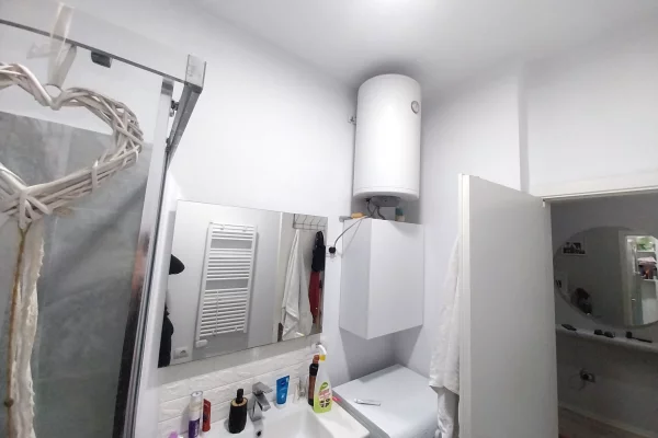 Shtepi ne shitje Apartament ne Tirane, 1+1, Mobilimi E mobiluar, Pagesa 10,800,000  Leke.