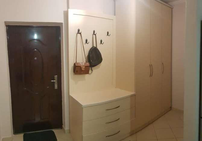 Shtepi me qera Apartament ne Tirane, 2+1, Mobilimi E mobiluar, Pagesa 45,000  Leke.