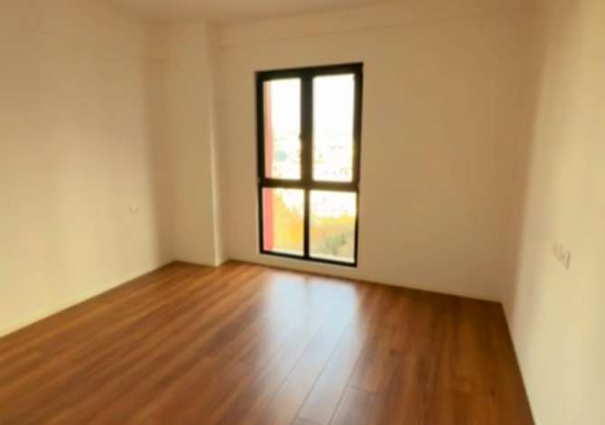 Ambiente Commerciale in Affitto 3+1 a Tirana - 600 Euro