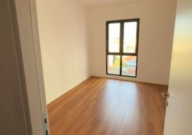 Ambiente Commerciale in Affitto 3+1 a Tirana - 600 Euro