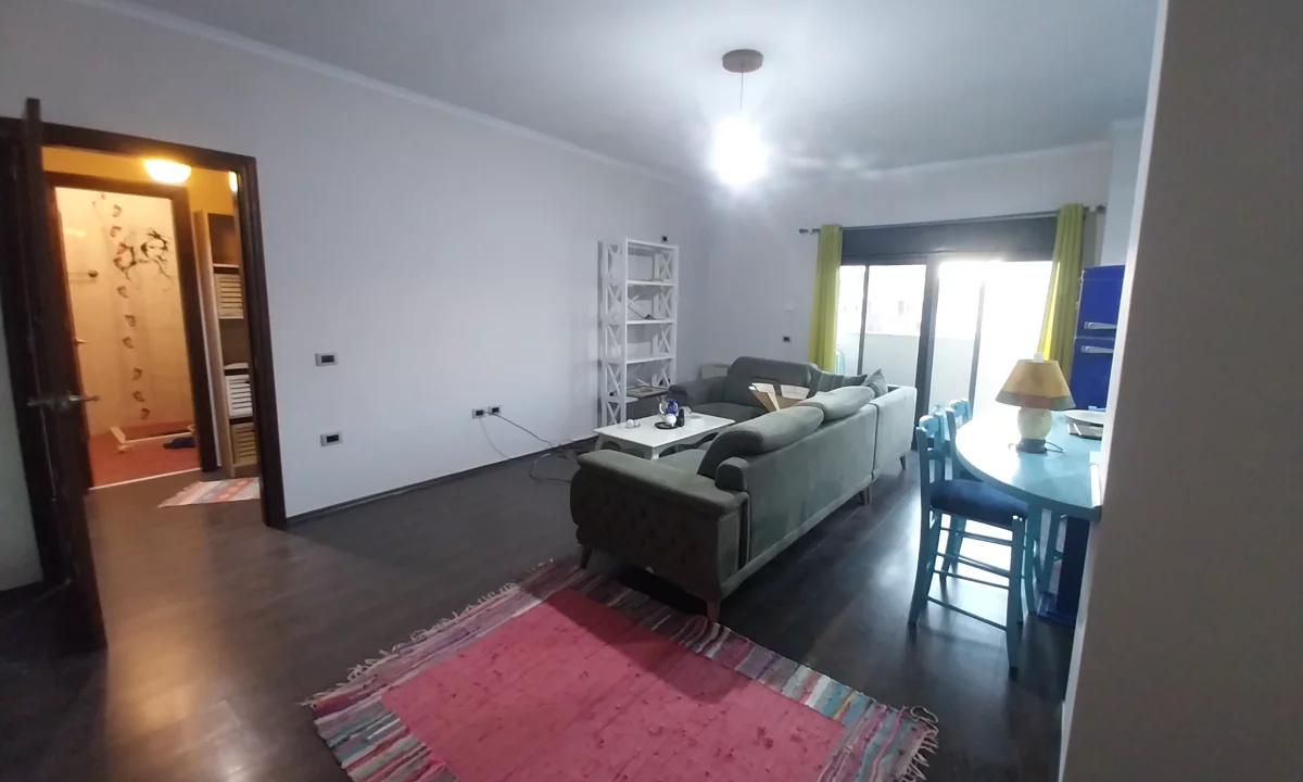 Shtepi ne shitje Apartament ne Tirane, 2+1, Mobilimi E mobiluar, Pagesa 14,100,000  Leke.