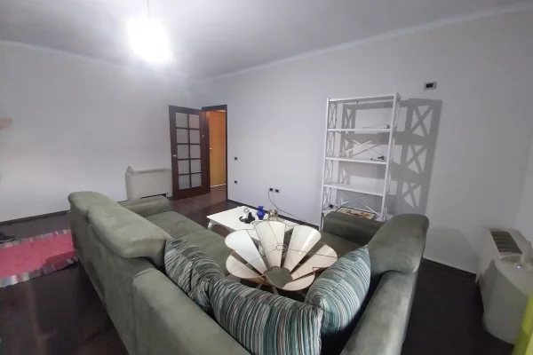 Shtepi ne shitje Apartament ne Tirane, 2+1, Mobilimi E mobiluar, Pagesa 14,100,000  Leke.