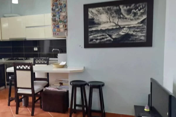 ME QERA 🏙️ APART I RI 2+1 TË MOBILUAR. ZONA NË FILLIM TË ASTIRIT PRANË BAR ARTISTI📍TIRANË.