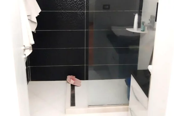 Shtepi me qera Apartament ne Tirane, 2+1, Mobilimi E mobiluar, Pagesa 450  Euro.