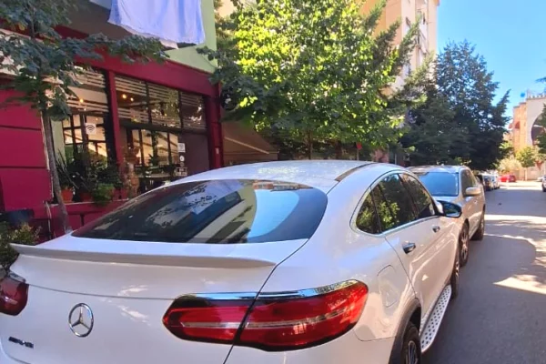 Makina ne shitje ne Tirane - 27,000 Euro