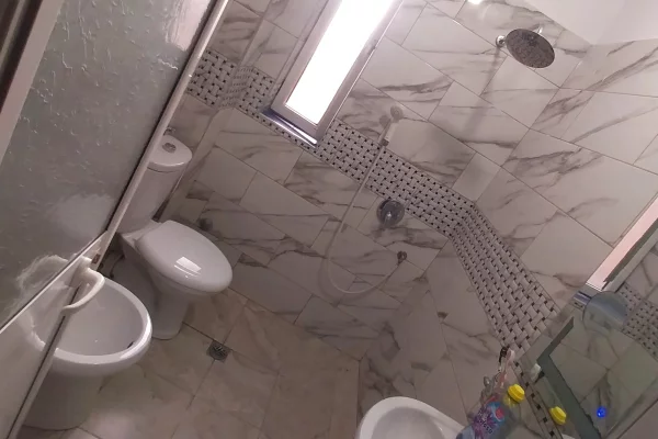 Shtepi me qera Apartament ne Tirane, 1+1, Mobilimi E mobiluar, Pagesa 50,000  Leke.