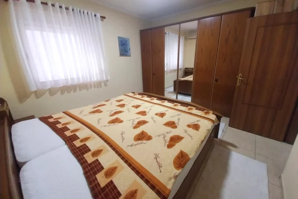 Shtepi me qera Apartament ne Tirane, 1+1, Mobilimi E mobiluar, Pagesa 50,000  Leke.