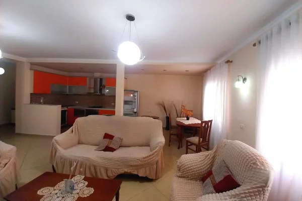 Shtepi me qera Apartament ne Tirane, 3+1, Mobilimi E mobiluar, Pagesa 70,000  Leke.