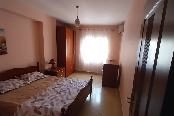 Shtepi me qera Apartament ne Tirane, 3+1, Mobilimi E mobiluar, Pagesa 70,000  Leke.
