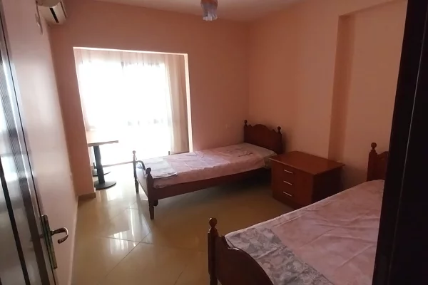 Shtepi me qera Apartament ne Tirane, 3+1, Mobilimi E mobiluar, Pagesa 70,000  Leke.
