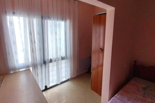 Shtepi me qera Apartament ne Tirane, 3+1, Mobilimi E mobiluar, Pagesa 70,000  Leke.