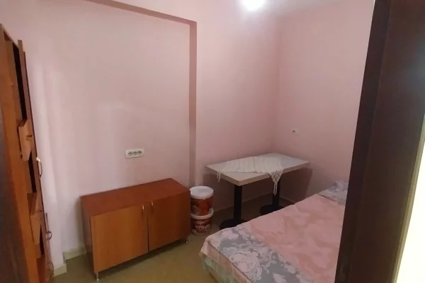 Shtepi me qera Apartament ne Tirane, 3+1, Mobilimi E mobiluar, Pagesa 70,000  Leke.