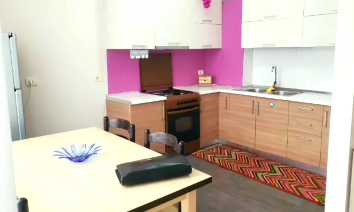 Appartamento in affitto a Tirana 1+1, Arredato