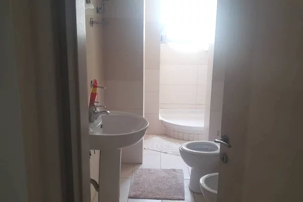 Shtepi me qera Apartament ne Tirane, 1+1, Mobilimi E mobiluar, Pagesa 50,000  Leke.