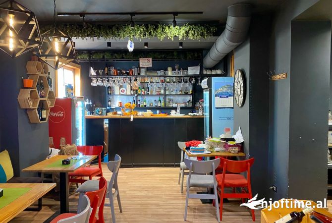 Shitet ambjent biznesi bar-pizzeri prane pazarit te ri (gjendje pune).