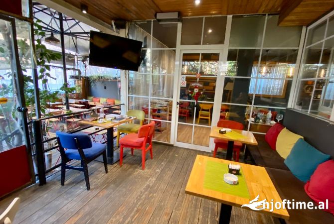 Shitet ambjent biznesi bar-pizzeri prane pazarit te ri (gjendje pune).