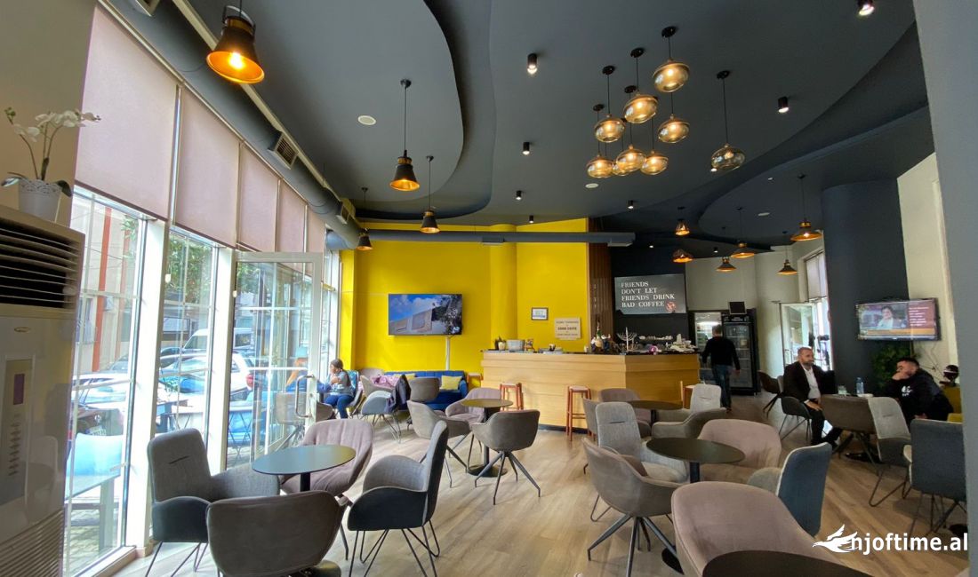 Shitet biznesi  200m2 shume prane Pazarit te Ri