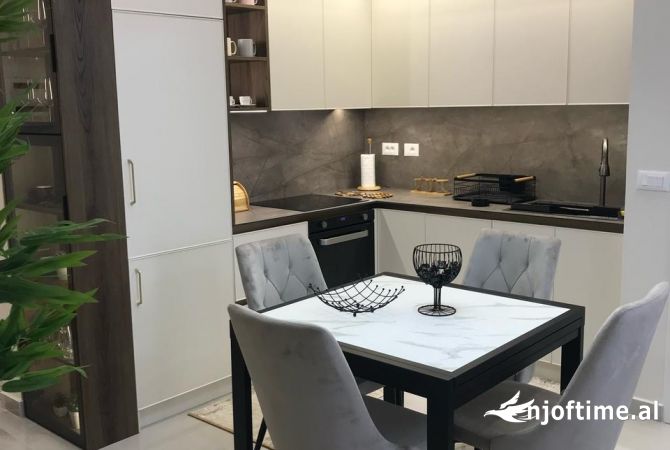 Appartamento in affitto a Tirana 2+1, Arredato