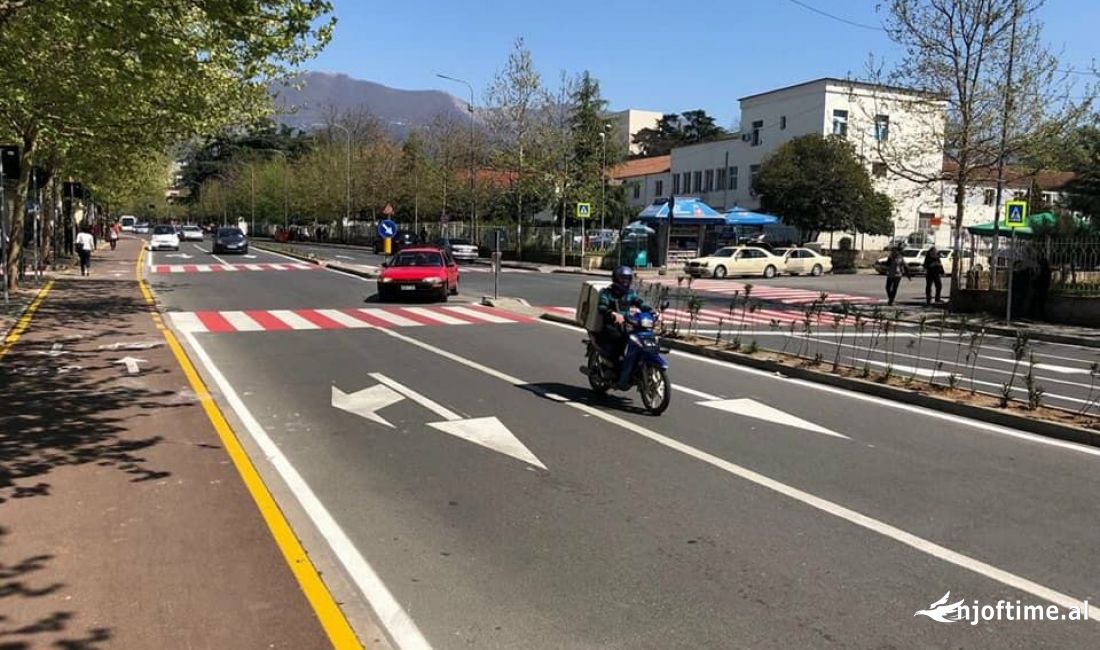 Shtepi ne shitje Apartament ne Tirane, 2+1, Mobilimi Bosh, pa mobiluar, Pagesa 215,000  Euro.