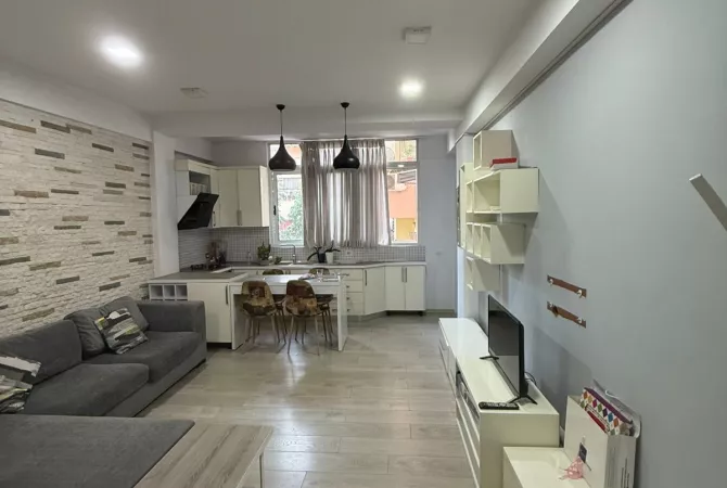 Apartament 1+1 me qera, prane brrylit, rruga bardhyl!