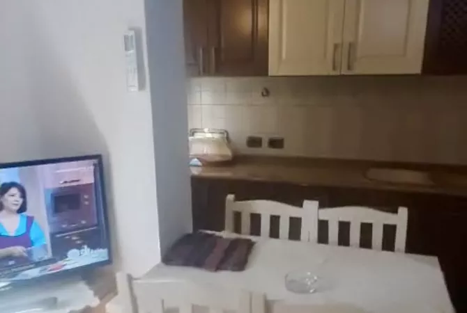 Shtepi me qera Apartament ne Tirane, 2+1, Mobilimi E mobiluar, Pagesa 500  Euro.